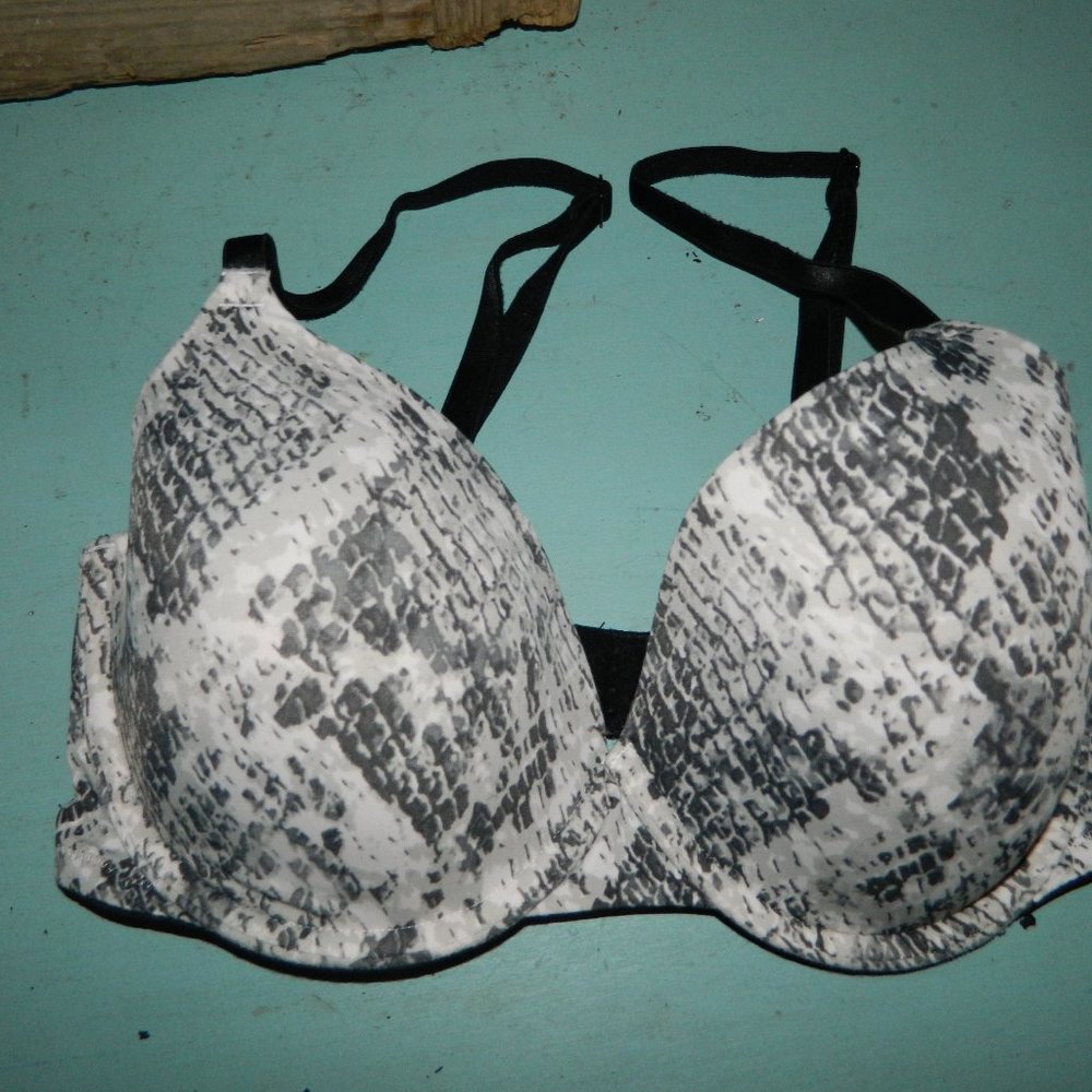 PINK Victoria's Secret Snake Skin Padded Bra Size 32DD (HH-30)